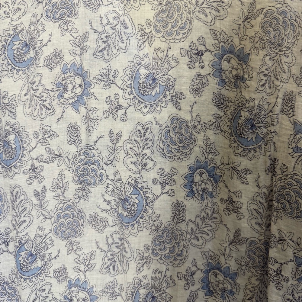 Vince Camuto Women’s Lightweight Flowy Blue Lilac and White Paisley Blouse sz XL - Picture 4 of 10